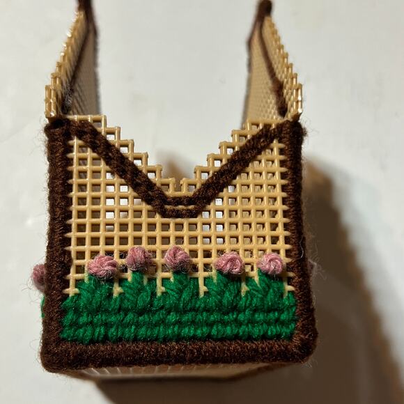 Vintage Handmade Plastic Canvas Yarn Cottage House letter mail coaster Decor - Picture 9 of 14